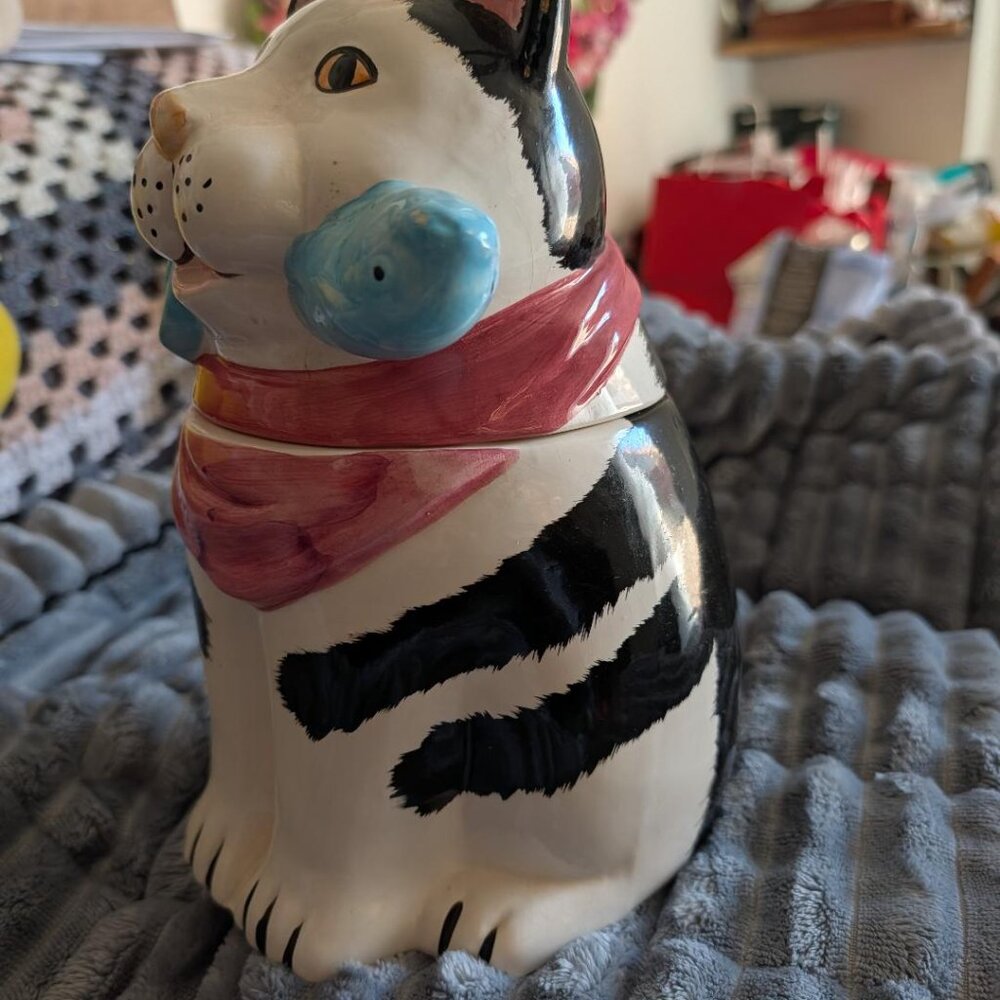 Ceramic cookie jar in the shape of a black and white cat with a fish - Picture 3 of 4